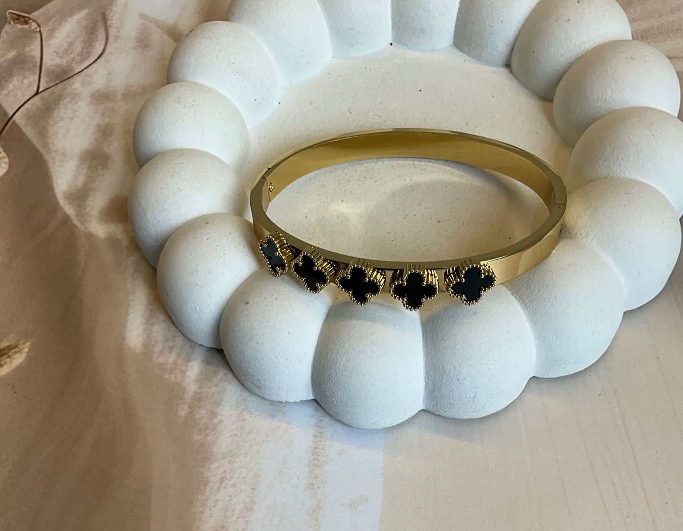 Black Clover Bangle Type Bracelet-Gold ABDB2038